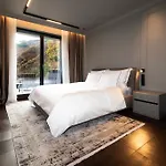 Rossa Luxury & Hotel