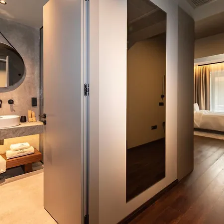 Rossa Luxury & Hotel