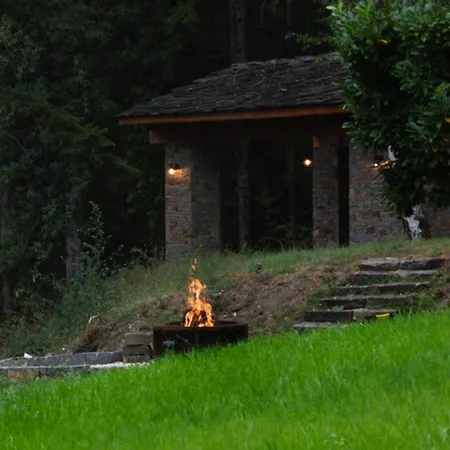 Rossa Luxury & فندق Narechenski Bani