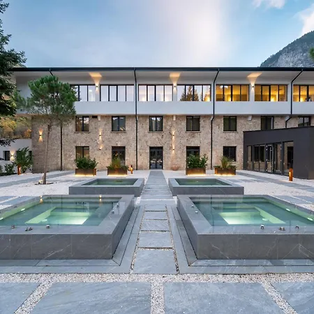 Rossa Luxury & فندق 5*